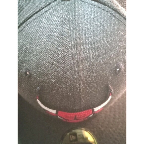 Chicago Bulls New Era 59FIFTY Fitted Size 8 Gray/Red NBA Basketball Cap 6 Panel - Picture 8 of 8